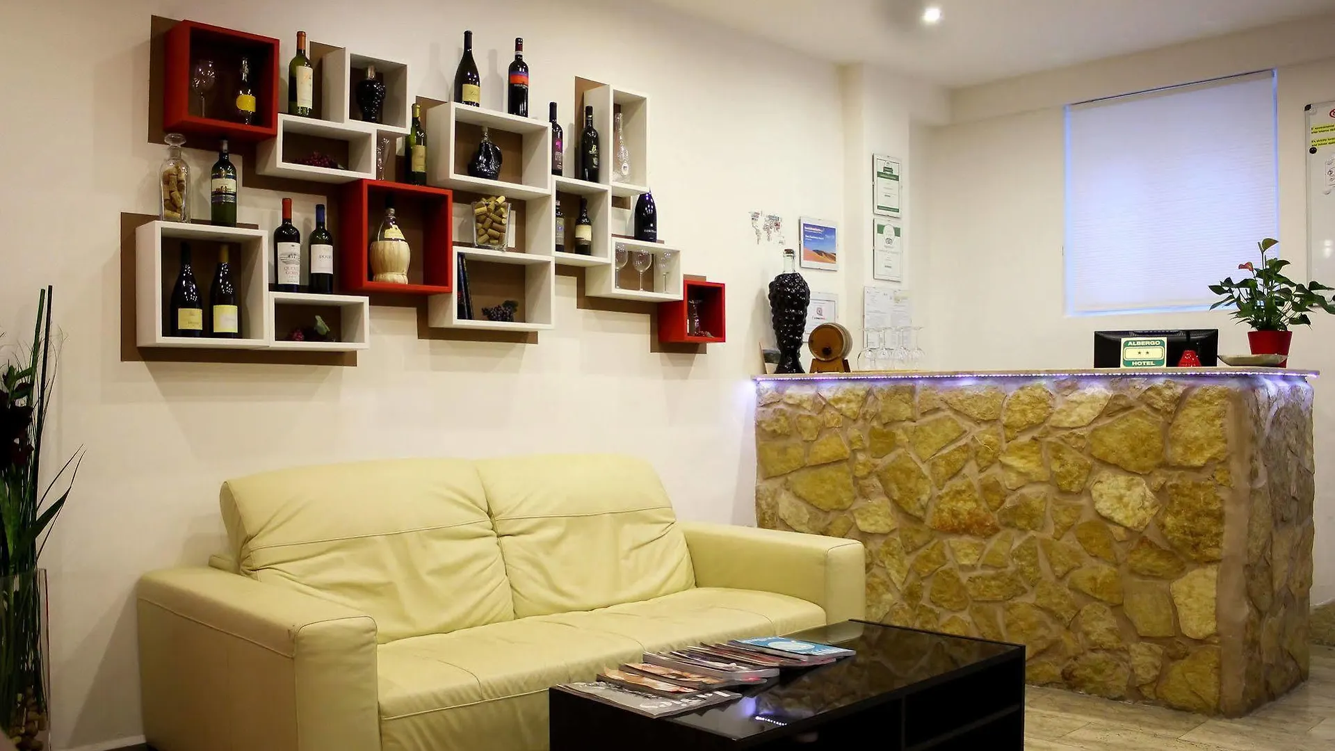 Hotel Rossovino Milano 2*, Milan
